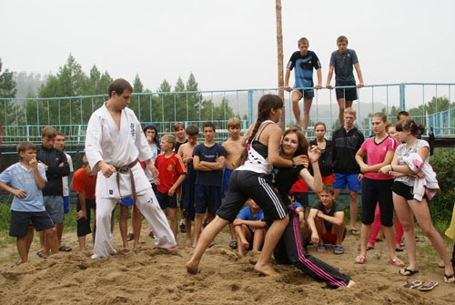 Женское каратэ похоже на сумо!? )))