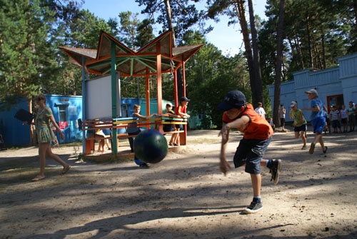 Эксплуатация детей на бахче прикрытая высокими словами о правильном воспитании, посредством каратэ )))