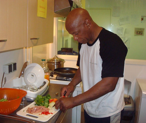 Люсьен Карбин (Lucien Carbin) на кухне