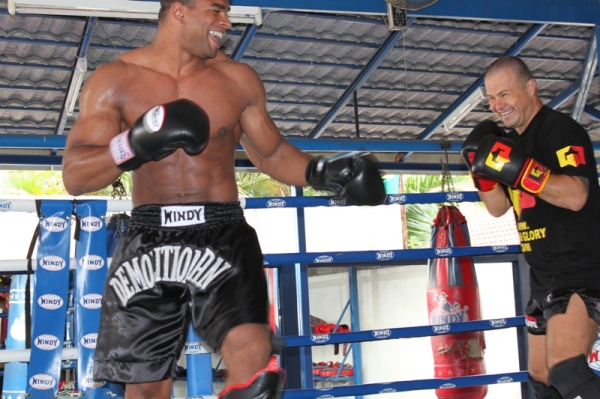 У Алистера Оверима хорошее настроение