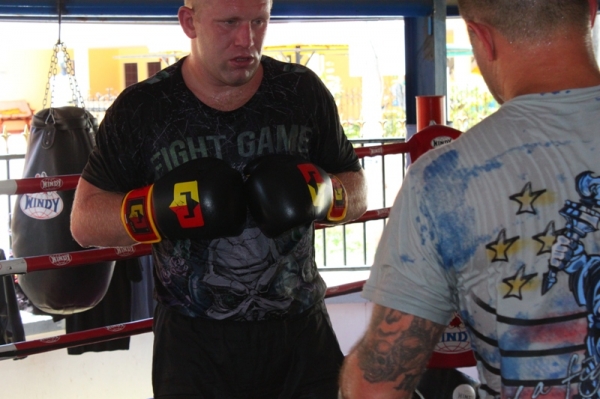 Сергей Харитонов готовится в команде "Golden Glory"