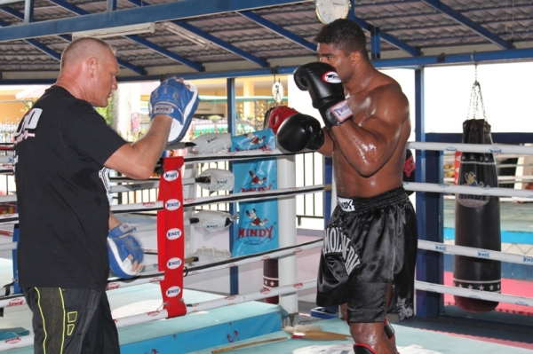 Алистер Оверим (Alistair Overeem) - работа на лапах