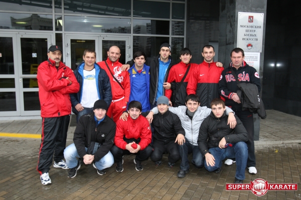 Сборная российского кекусин-кан каратэ, а также сопровождающие и провожающие лица.