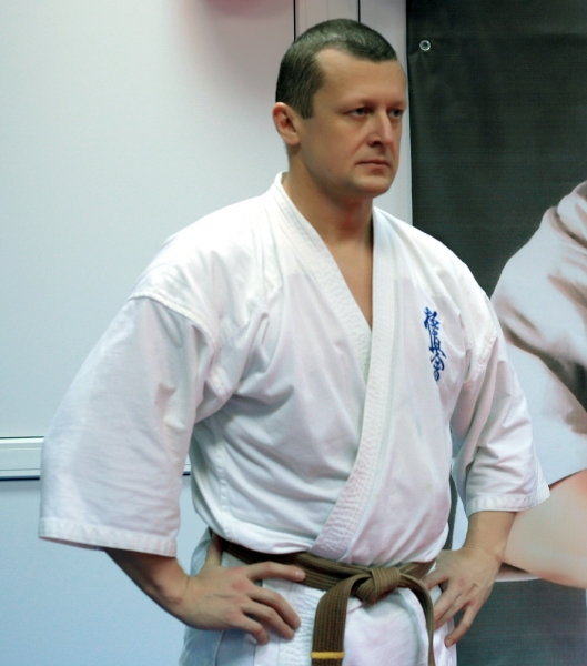 Летчик-космонавт Дмитрий Кондратьев на тренировке по каратэ