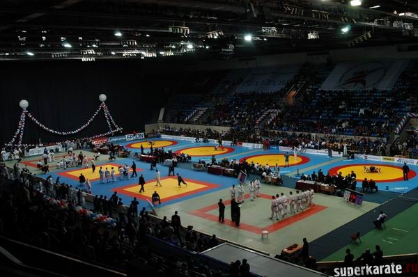 зал в "Лужниках" был забит зрителями