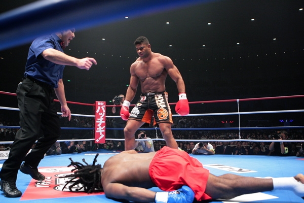 Алистар Оверим нокаутировал Эвертона Тексейру