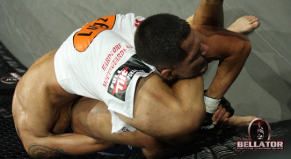 Тот самый Inverted Triangle Choke в исполнении Тоби Имада