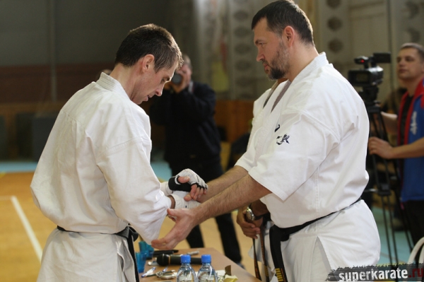 Шихан Ипатов благодарит и поздравляет спортсменов