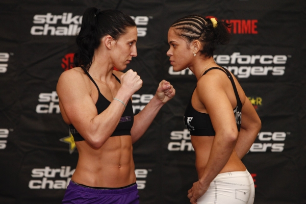 Аманда Нуньес (справа) за 14 секунд расправилась с Джулией Бадд Аманда Нуньес (справа) за 14 секунд расправилась с Джулией Бадд