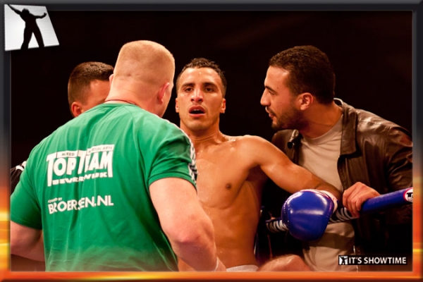 Шахид Эль Хадж не смог победить Робина Фан Росмалена, несмотря на поддержку земляка Бадра Хари