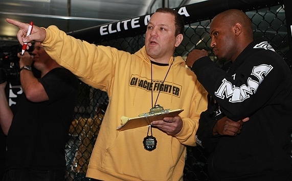 Цезарь Грейси (слева)