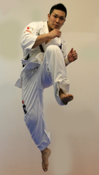 Мори Кэнта - коронный удар коленом