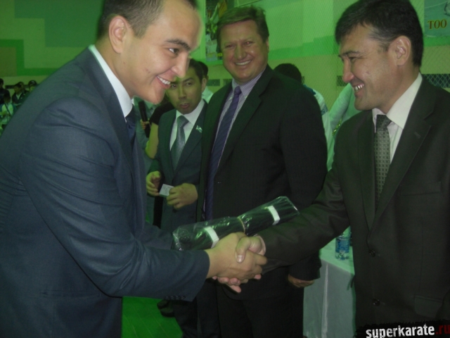 Вручение черных поясов каратэ киокушинкай