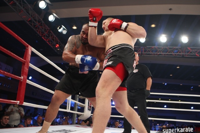 Сергей Харитонов нокаутировал Майти Мо