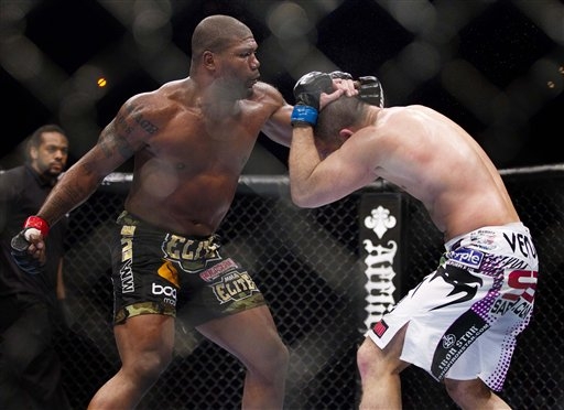 Куинтон «Rampage» Джексон (слева)