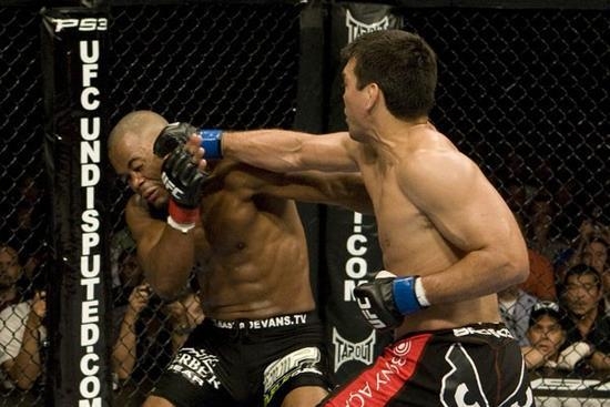 Лиото Мачида против Рашада Эванса на UFC 133