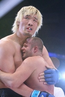 Хонг Ман Чой обвиняется в нападении на девушку