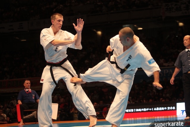 Норичика Цукамото против Андрея Матерова. 1/4 финала чемпионата Мира по шинкекушинкай