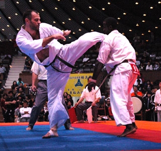 Бой Магомеда Мицаева против Патрика Кэнсона