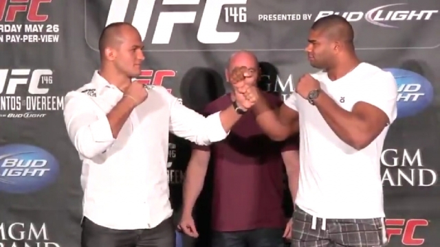 Джуниор дос Сантос и Алистар Оверим