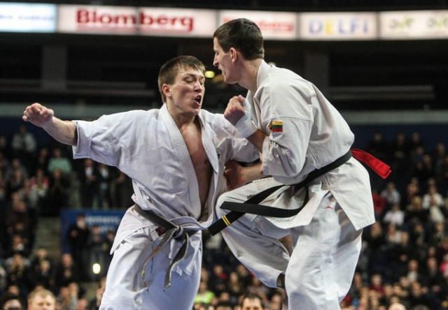 Дмитрий Моисеев в атаке Дмитрий Моисеев в атаке