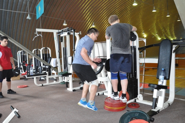 Дмитрий Моисеев во время подготовки к Чемпионату мира по шинкиокушин каратэ Дмитрий Моисеев во время подготовки к Чемпионату мира по шинкиокушин каратэ