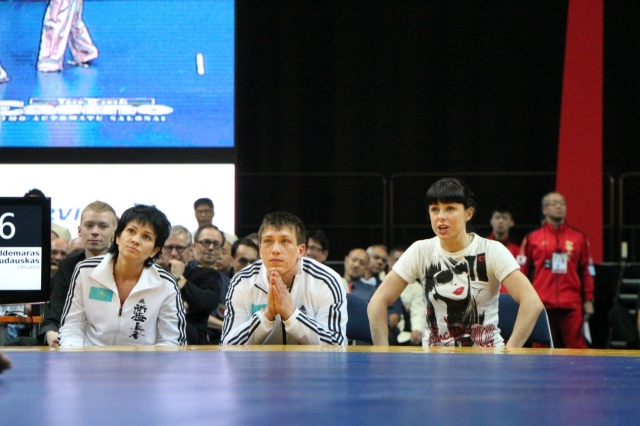 Болеть за товарищей на татами непросто Болеть за товарищей на татами непросто