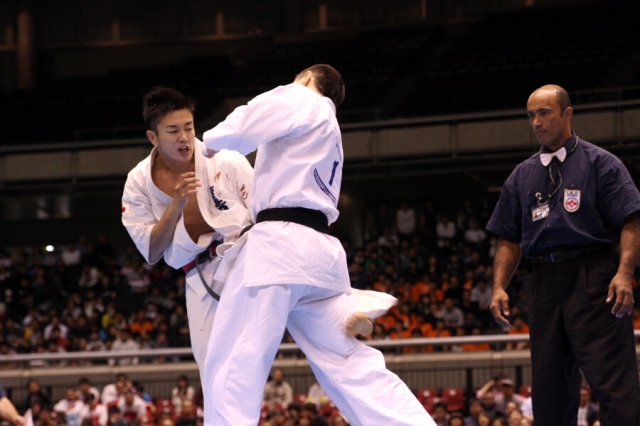 Такаичи Онума в атаке Такаичи Онума в атаке