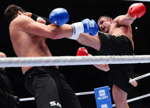 Питер Артс нокаутировал Саддика Питер Артс нокаутировал Саддика