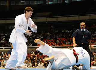 Андрей Зуборев нокаутирует Мори