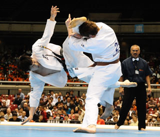 Зенжуро Мори в атаке