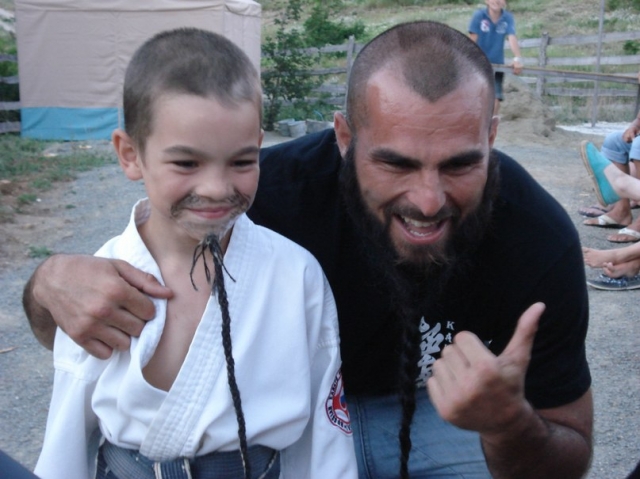 Наварро и его бородатый брат