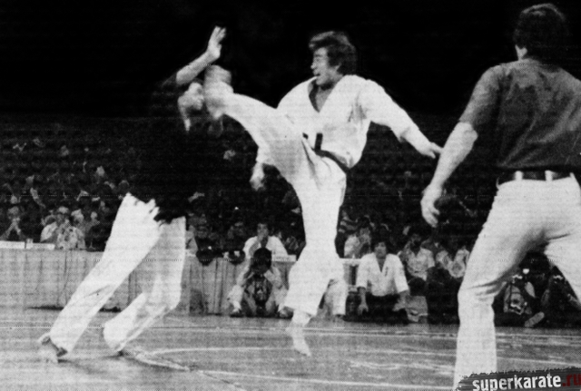 Сонни Чиба бьет вертушку