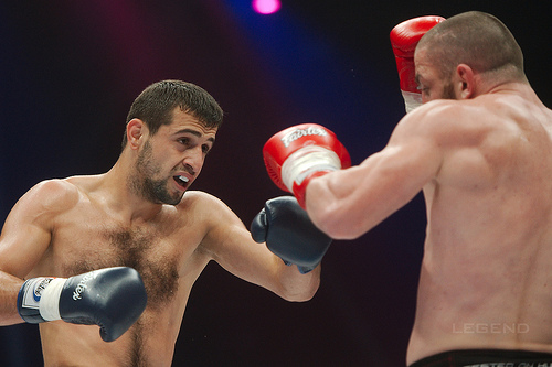 Энрике Гогохия в бою с Джабаром Аскеровым