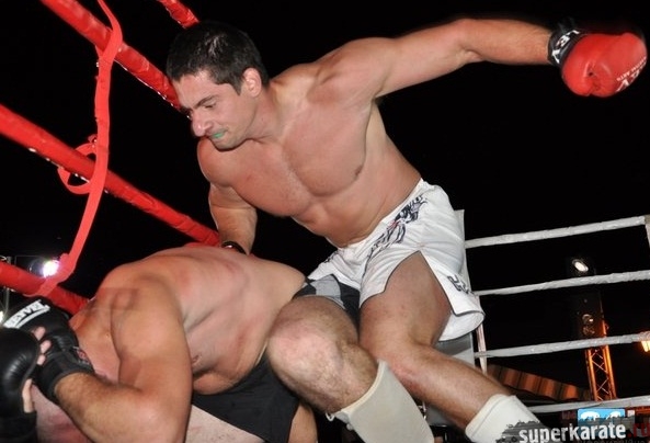 Влад Плясовица атакует Марочкина Романа