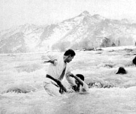 Бой киокушиновцев в воде