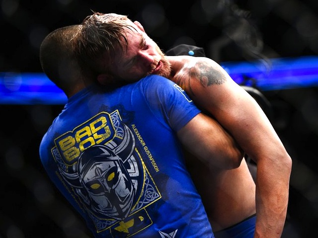 Александр Густафссон после боя Александр Густафссон после боя