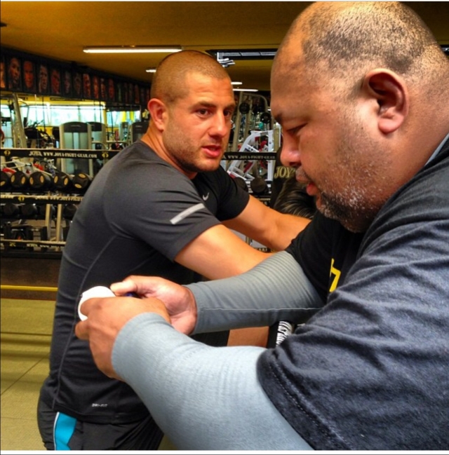 Гохан Саки проиграл свой бой на Glory 11; уверен, во всем виноваты судьи Гохан Саки проиграл свой бой на Glory 11; уверен, во всем виноваты судьи