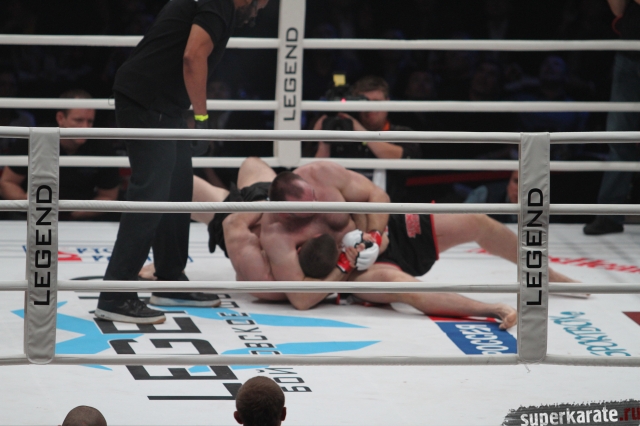 Алексей Олейник задушил Мирко Филиповича