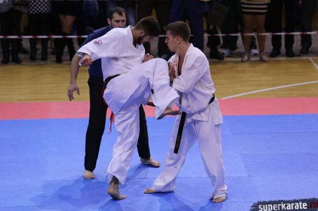 Руслан Ахмедов атакует Сергея Герасимова