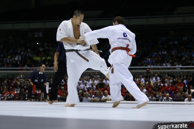 Андрей Зуборев атакует Андрей Зуборев атакует