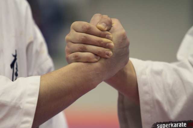 Руки женского киокушина Руки женского киокушина