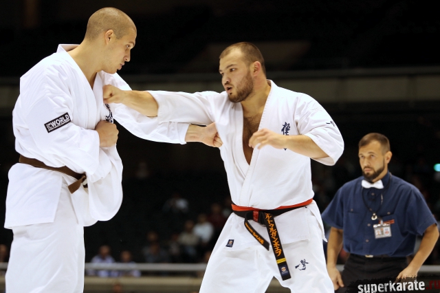 Фарух Тургунбоев в атаке