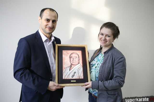 АКР с подарком в новое доджо