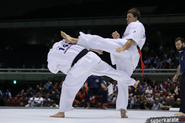 Подбив под опорную ногу Подбив под опорную ногу