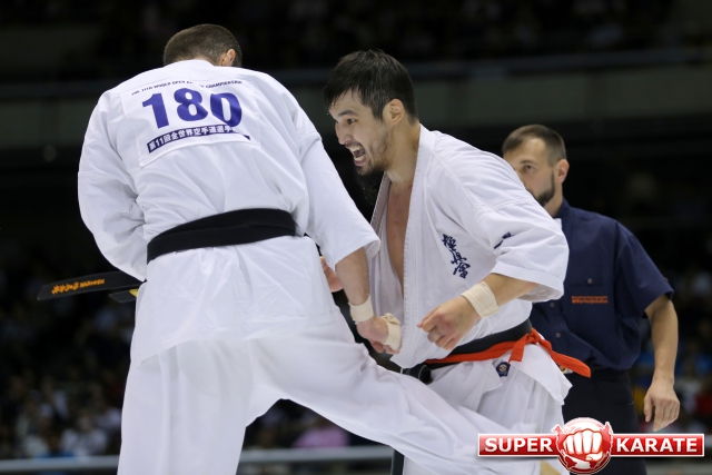 Дармен Садвокасов в атаке