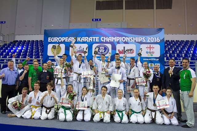 Команда Литвы по шинкиокушинкай в Грузии (фото: Jono Pivoriuno) Команда Литвы по шинкиокушинкай в Грузии (фото: Jono Pivoriuno)