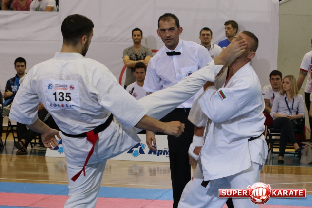 Гнел Арамян в атаке Гнел Арамян в атаке