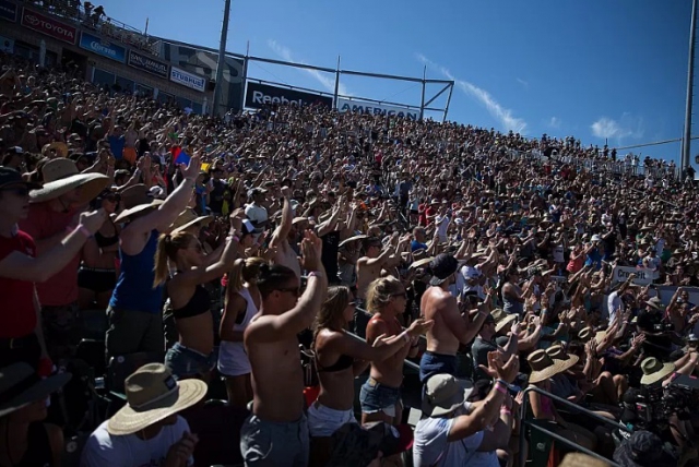 Стадион в Карсоне ломится от болельщиков